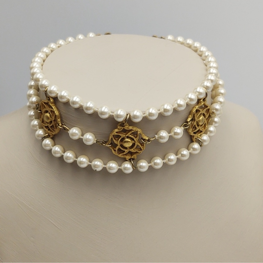 Vintage three strand Pearl necklace